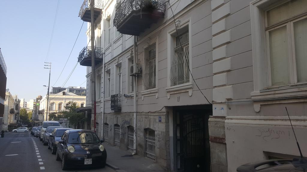 Old Tbilisi Trio Apartments Buitenkant foto