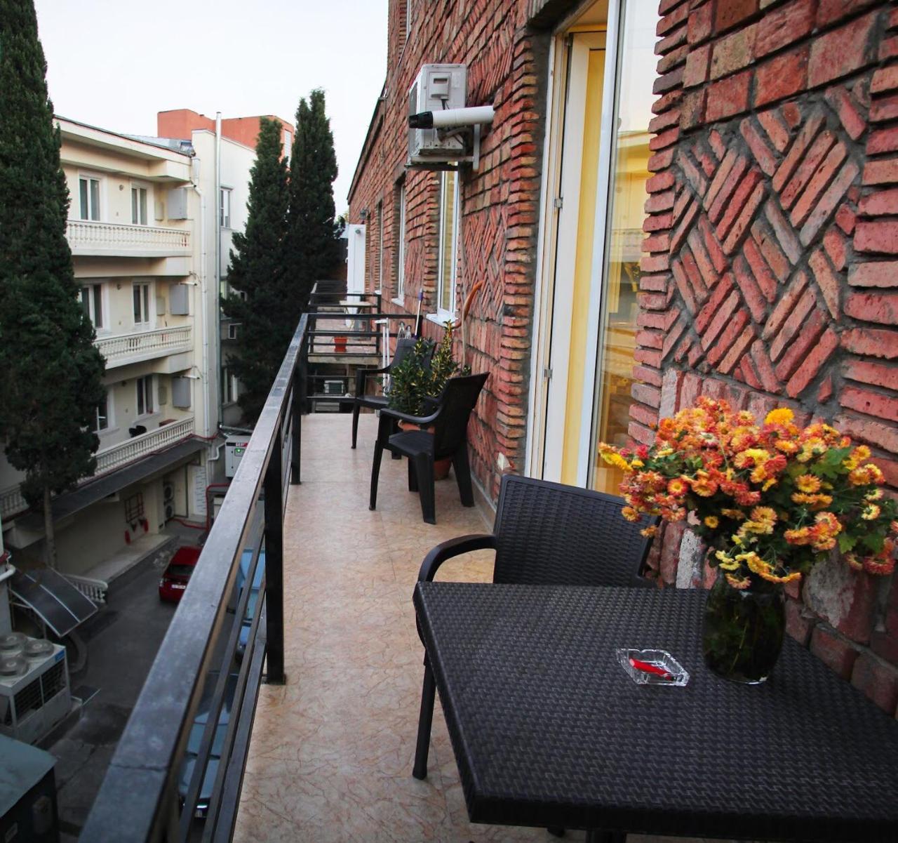Old Tbilisi Trio Apartments Buitenkant foto